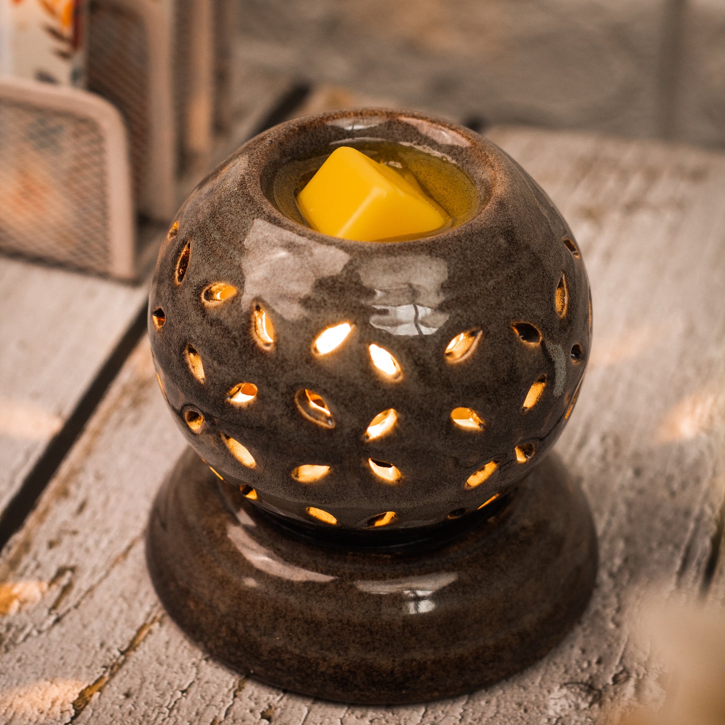 AuraDecor Electric Diffuser Gift Set with 1 Extra Light Bulb and 10 ml Aroma Oil (Rose)