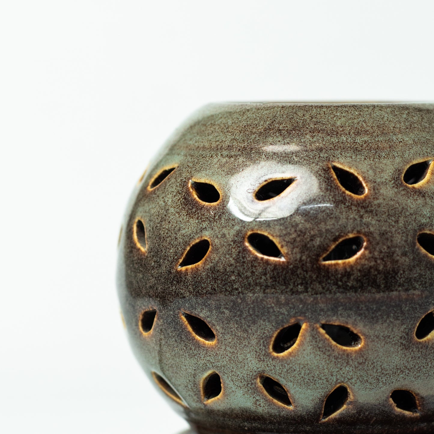 AuraDecor Electric Diffuser Gift Set with 1 Extra Light Bulb and 10 ml Aroma Oil (Rose)