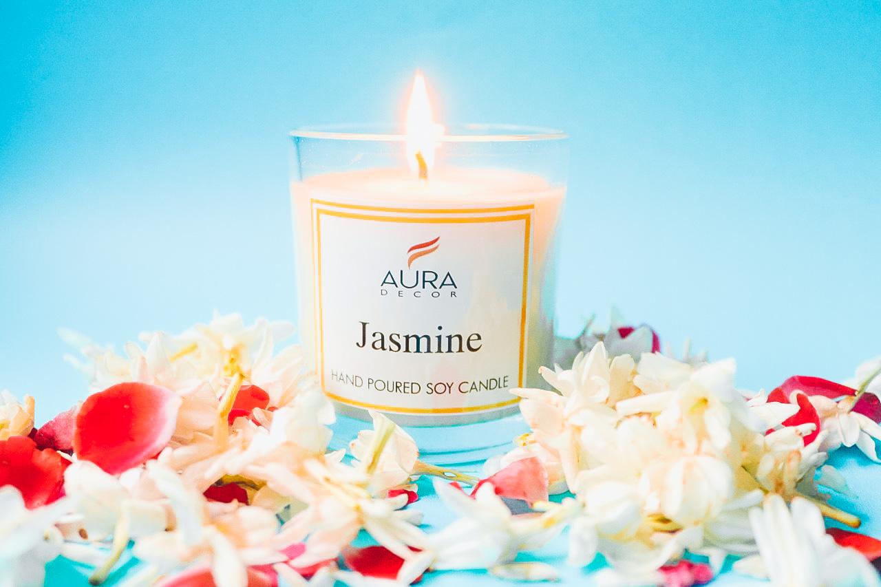 AuraDecor HandPoured Soy Wax Candle with Wooden Lid & in a Gift Box