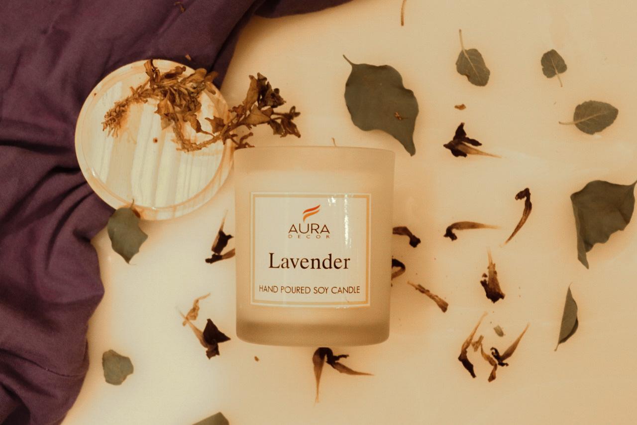 AuraDecor HandPoured Soy Wax Candle with Wooden Lid & in a Gift Box